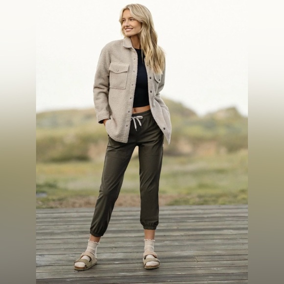 Vuori Jackets & Blazers - NWT Vuori Sycamore Women's Shirt Jacket in Dark Salt